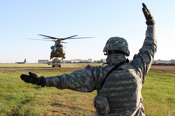 Air assault hand and arm signals